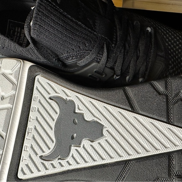 Under Armour - Picture 5 of 6